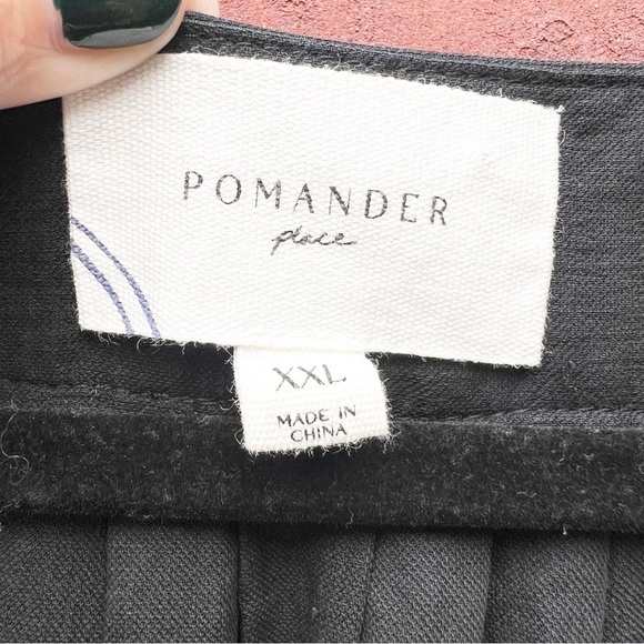 Pomander Place Tuckernuck Black Finley
Flutter Sleeve Maxi Dress XXL plus size - Picture 3 of 4